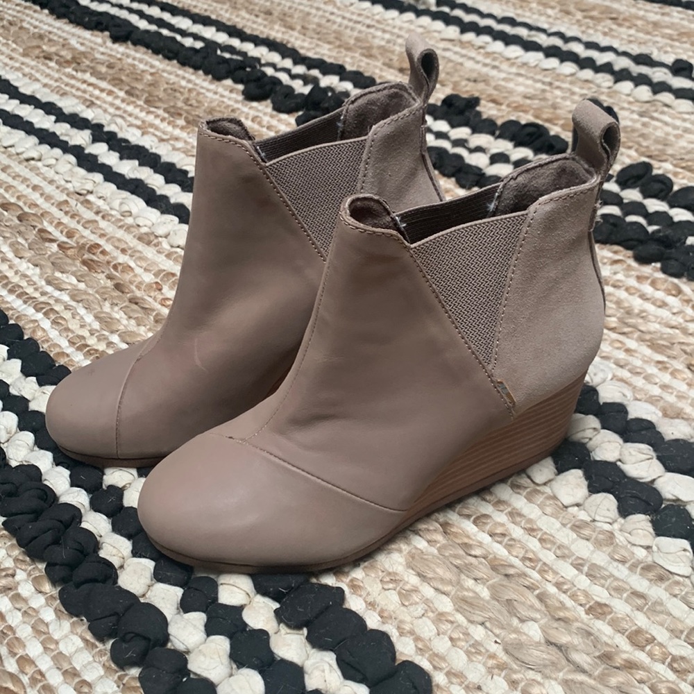Toms Kelsey Booties, 6.5, Taupe